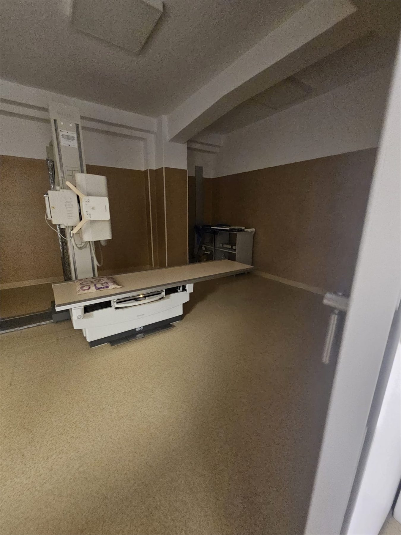 Camera de imagistica medicala cu echipament instalat si pardoseala tehnica
